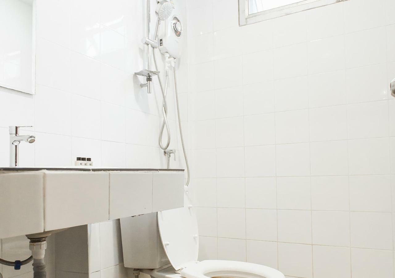B2 Santitham Hotel Чиангмай Екстериор снимка